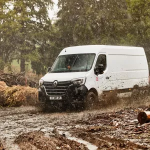Renault Trucks Master driving in the mud