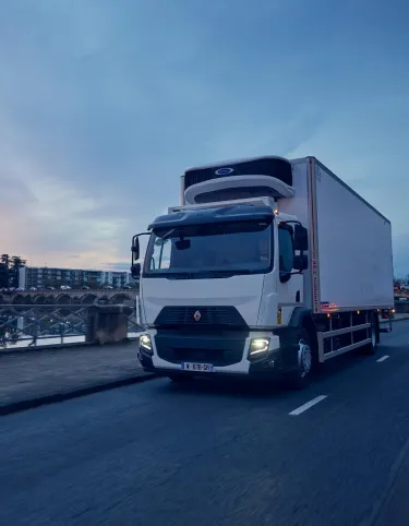 Renault Trucks D Wide 19-tonne equipped with a Lamberet refrigerated body: city traffic and delivery